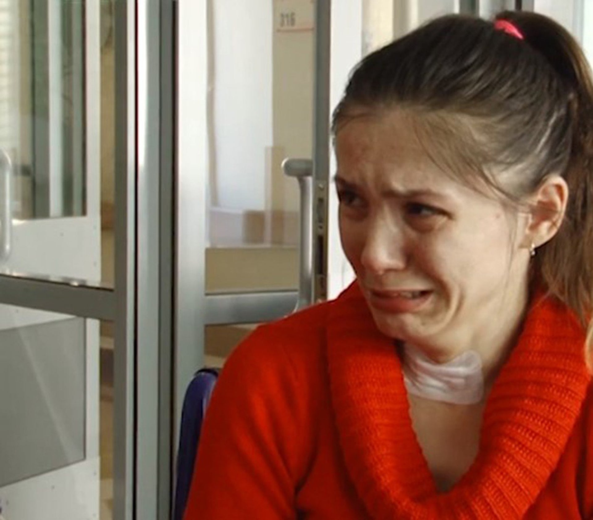 29letá Veronika Mescheryaková brečí, když se dovídá, že ji opustil manžel.