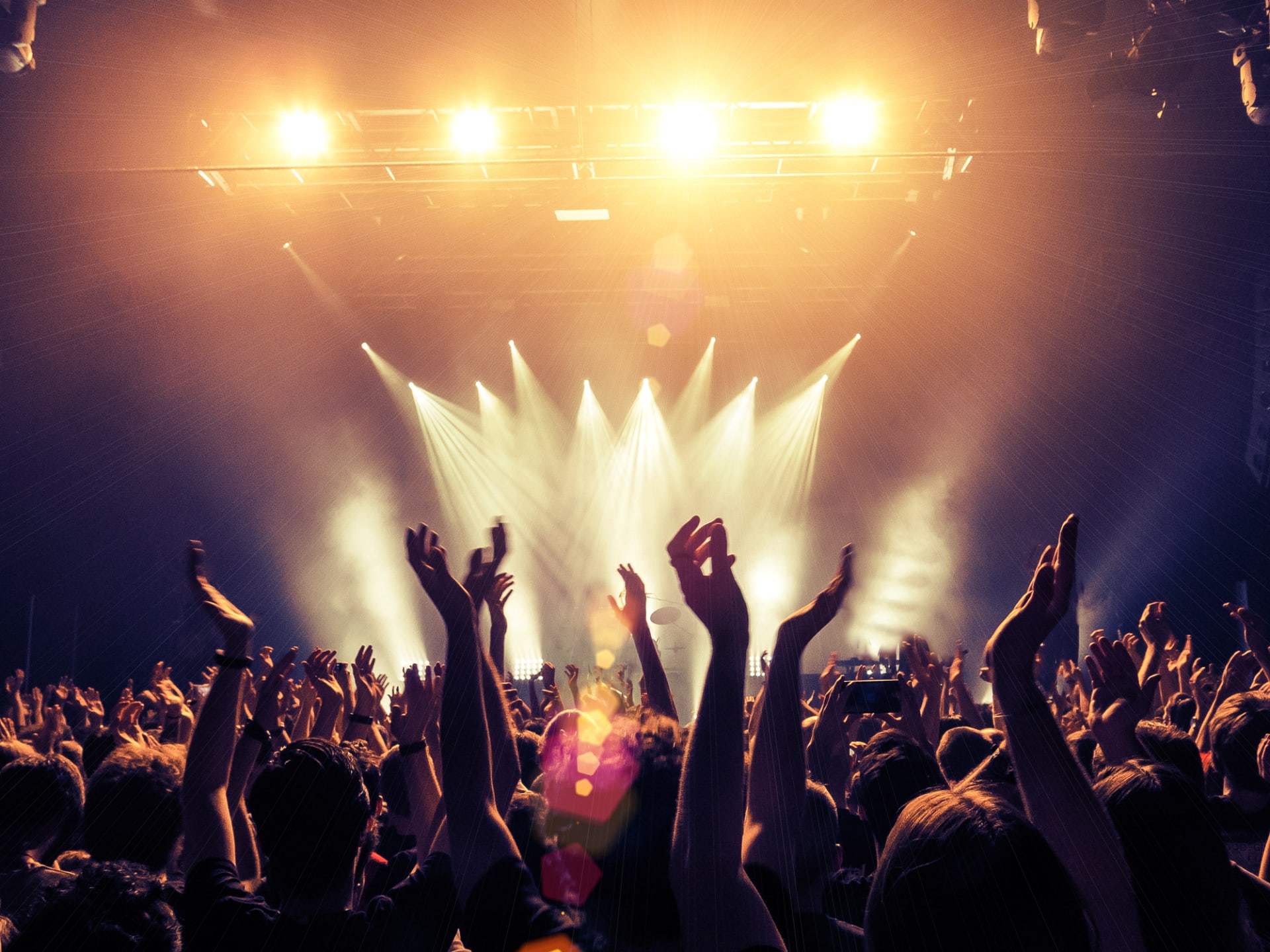 Co byste neměli dělat na hudebních festivalech?
