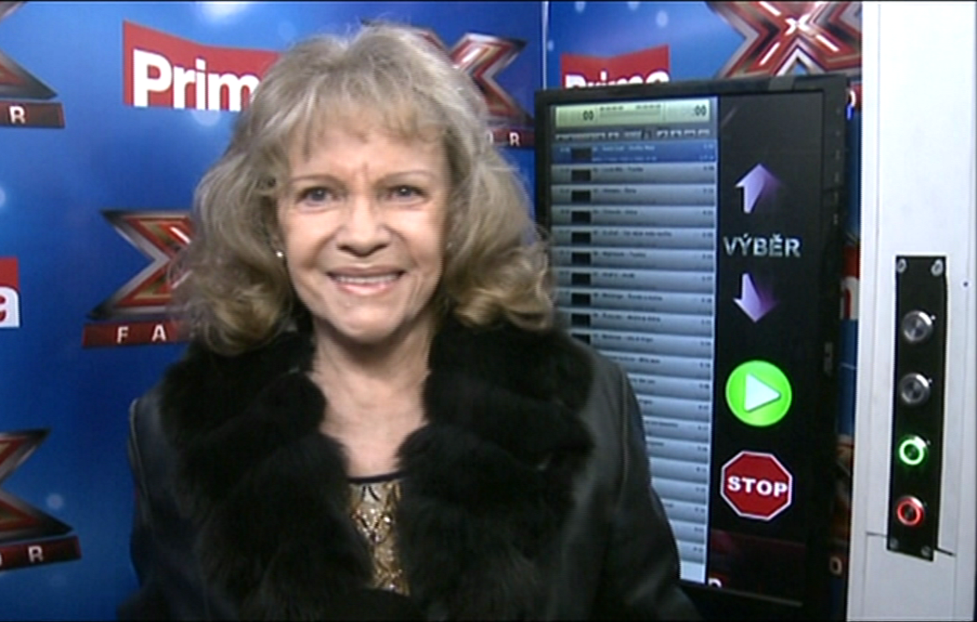 Video VIP zprávy: Co zpívala v budce X Factoru Eva Pilarová? To svoje šubyduby... podívejte se!