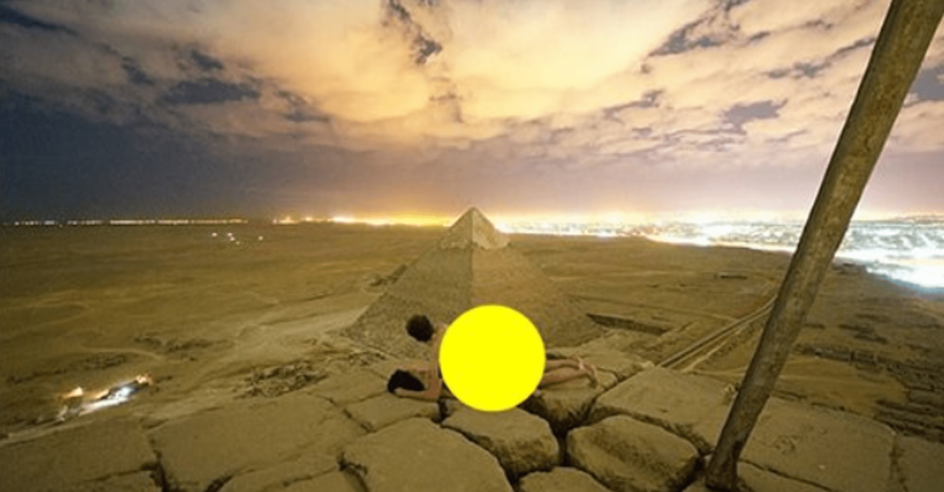Pár souložil na pyramidě v Gíze. 1