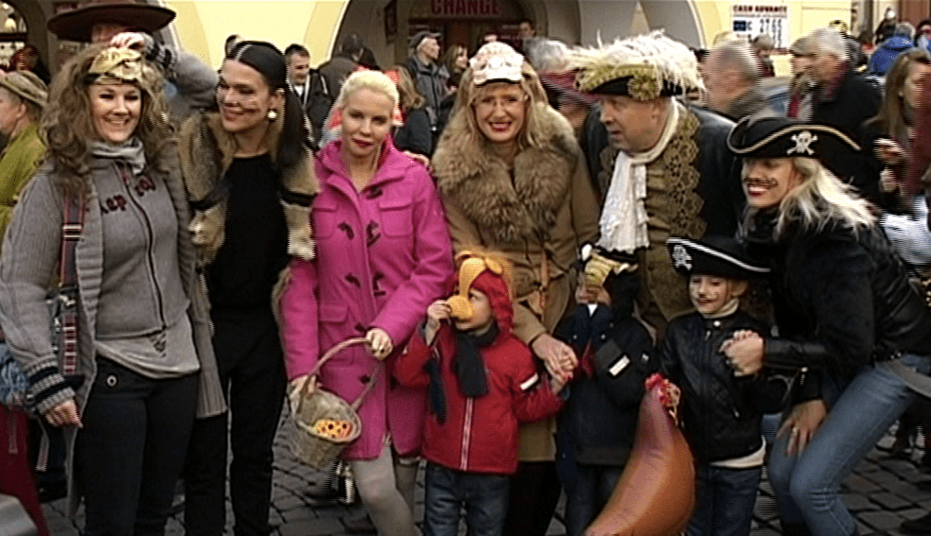 Video VIP zprávy: Na pražský masopust dorazila spousta známých osobností