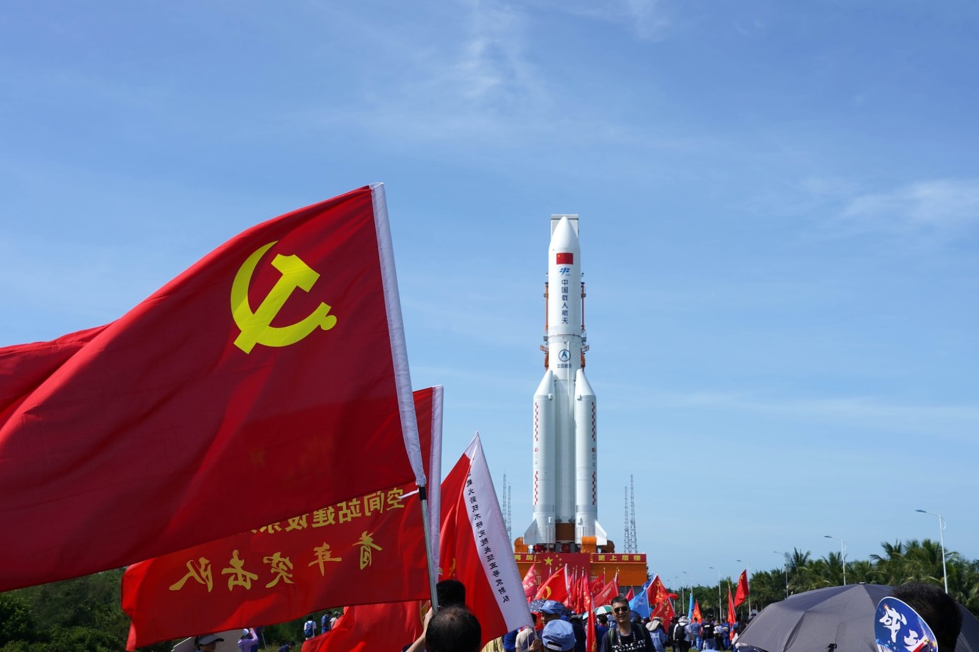 Čínská raketa padá k zemi a nikdo neví, kam dopadne 1