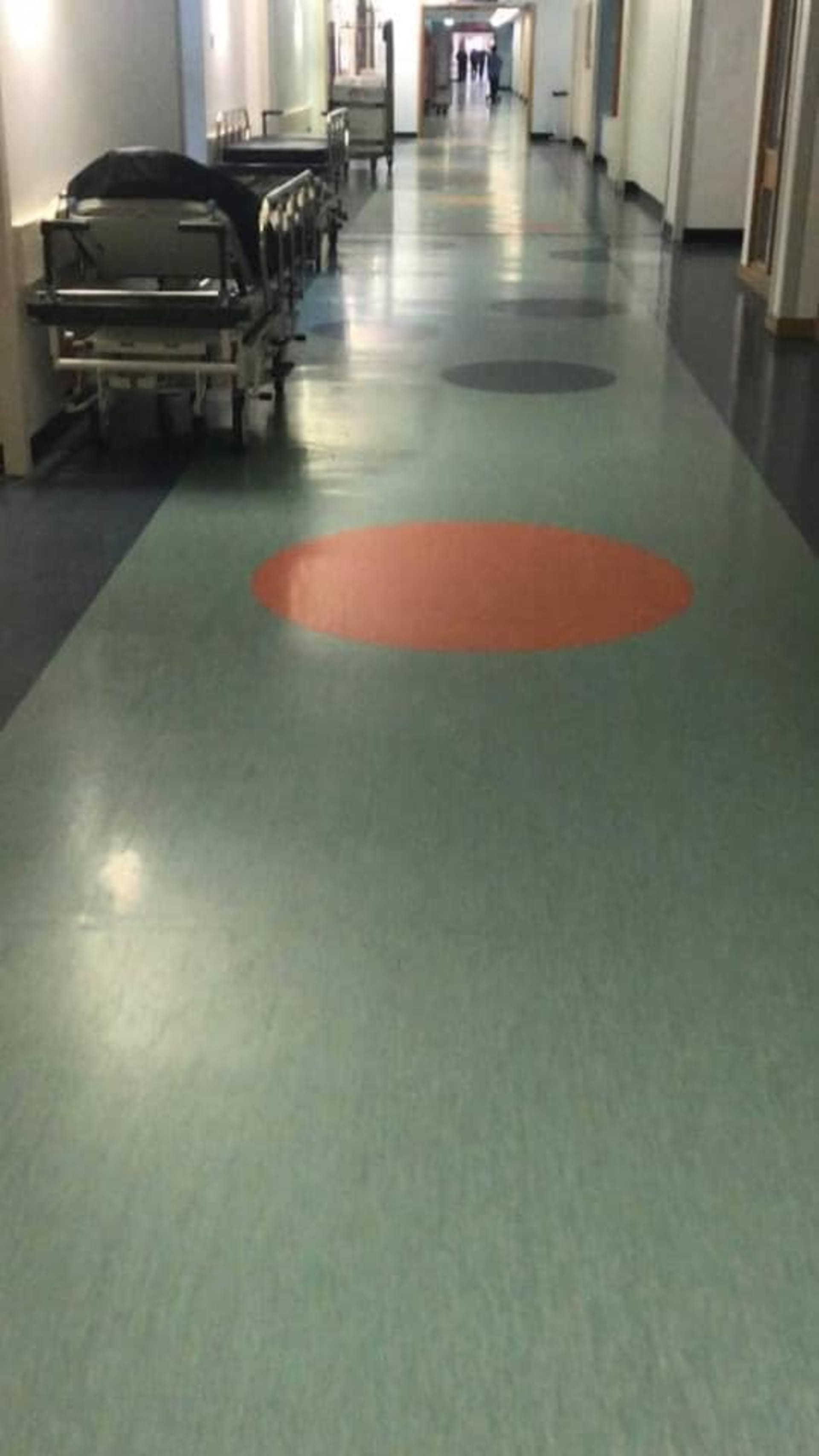 Popiračka koronaviru vyfotila v nemocnici &amp;quot;prázdné&amp;quot; postele 3