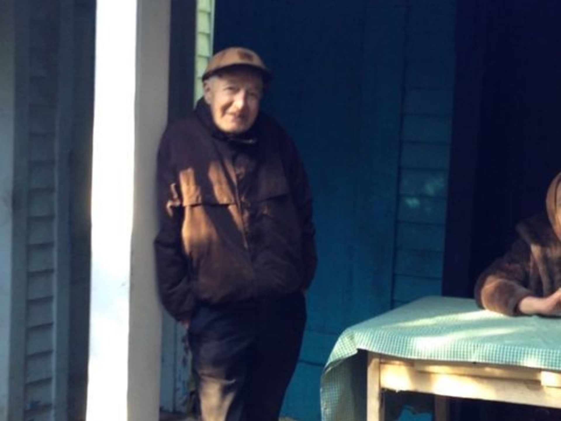 Americký milionář z chatrče zemřel na svém pozemku ve věku 79 let