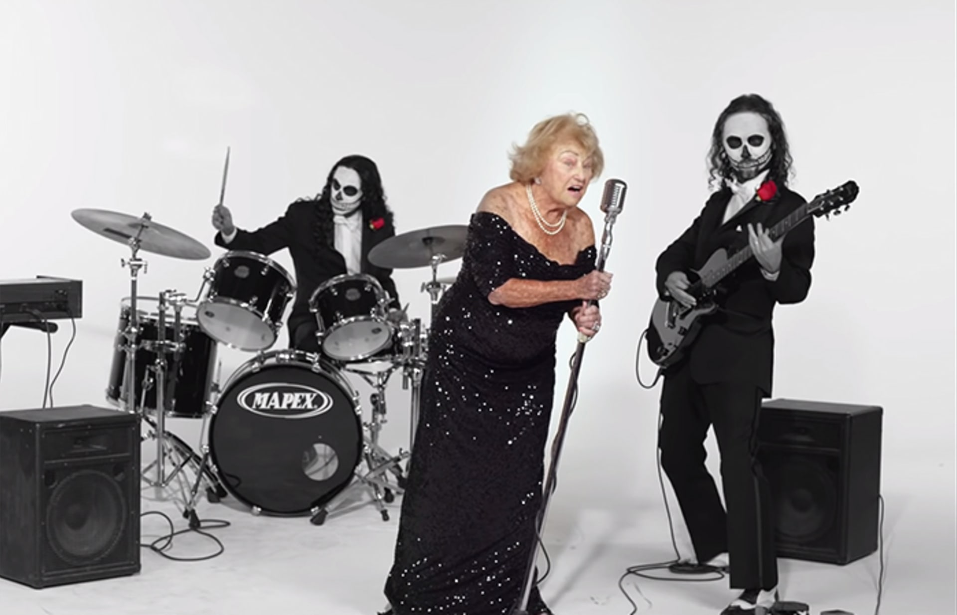93letá babička zpívá v deathmetalové kapele