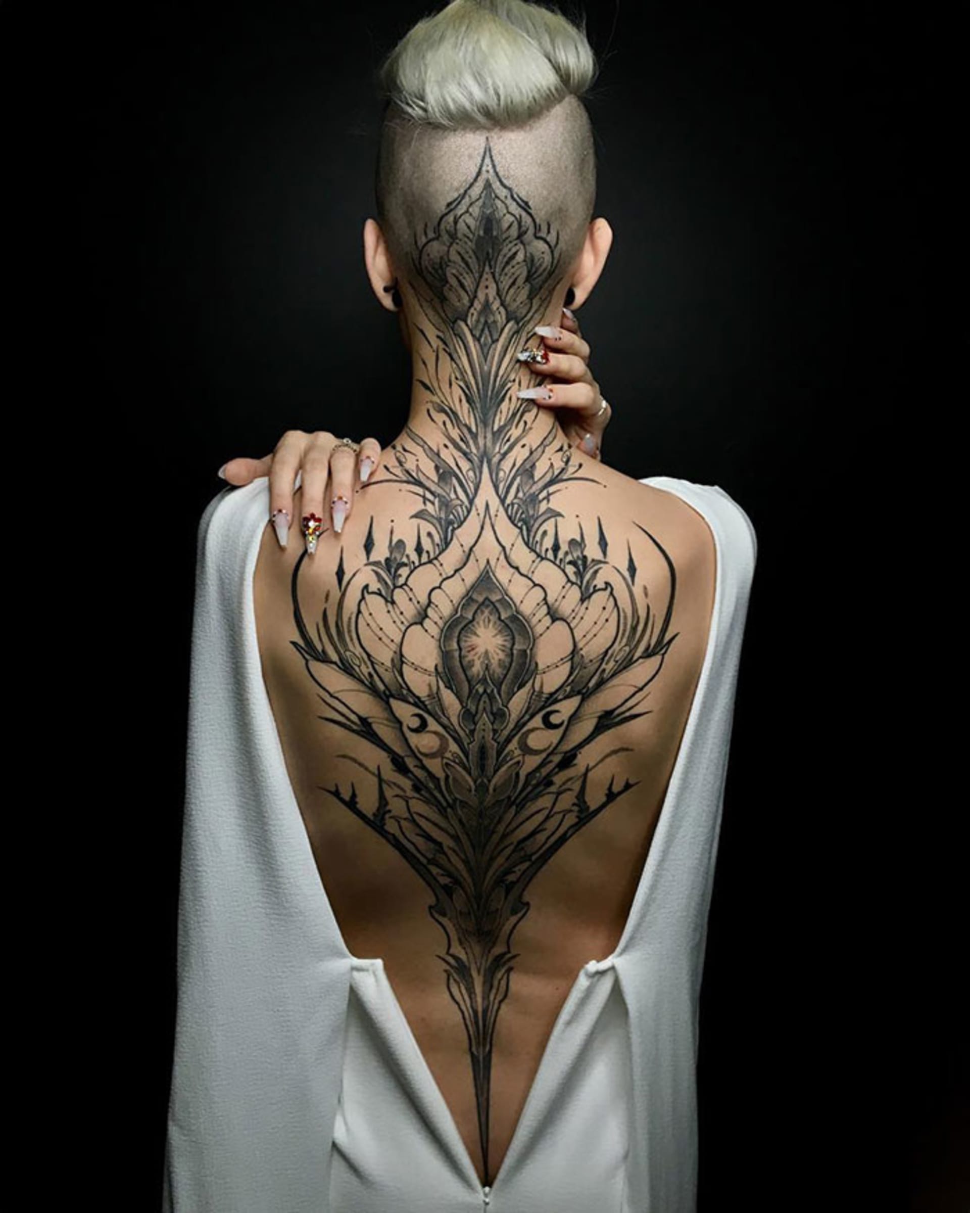 Úžasná tetování na zádech 15