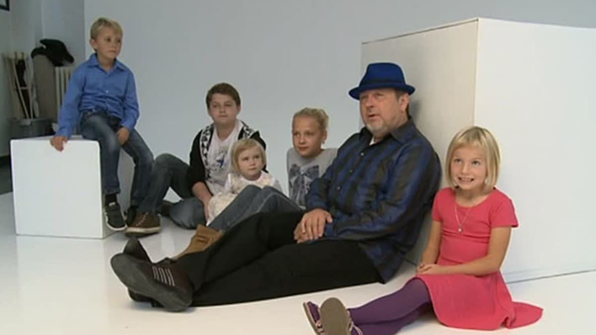 Video VIP zprávy: Michal Pavlíček se svými dětmi a vnoučaty. Těch je!
