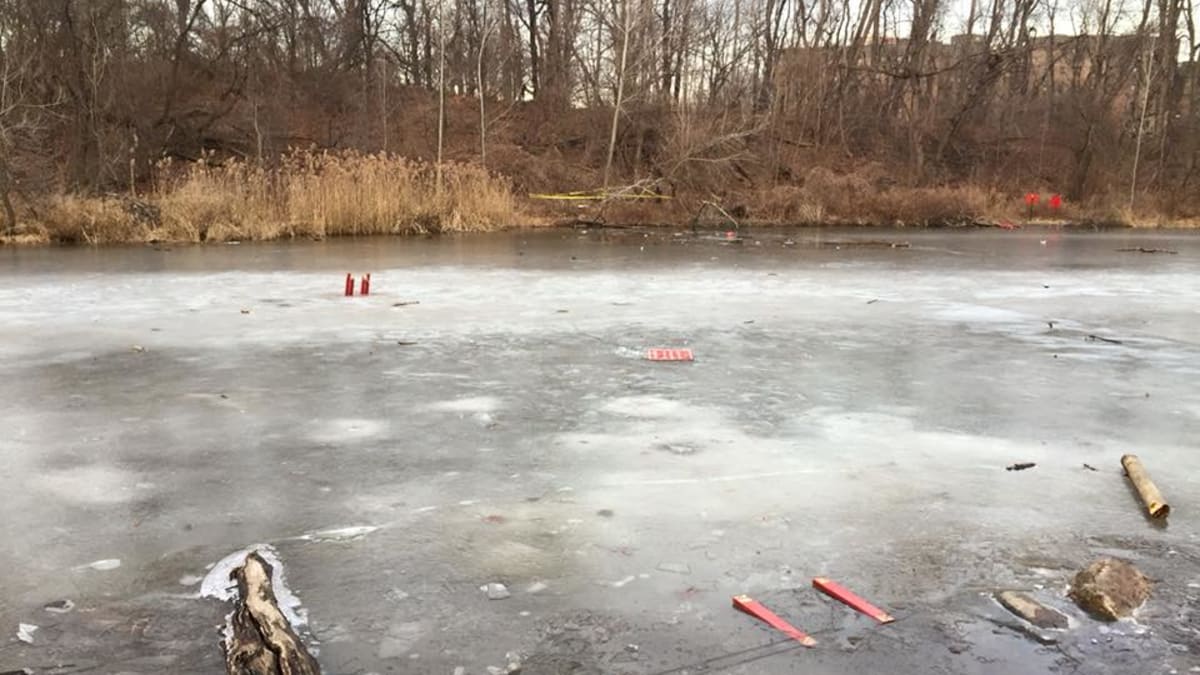 Nehoda na zamrzlém rybníku