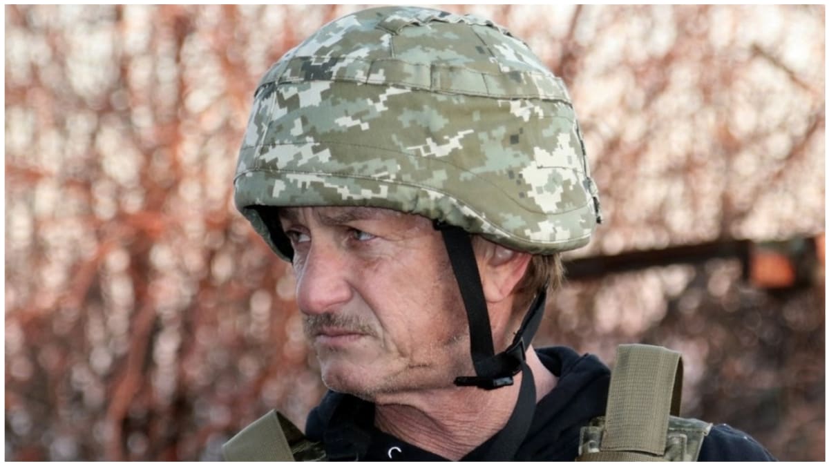 Herec Sean Penn opouští Ukrajinu.