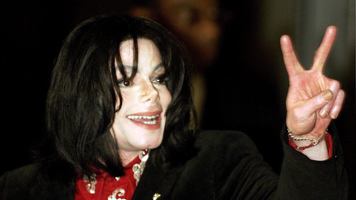 Týpek chce vypadat jako Michael Jackson 2