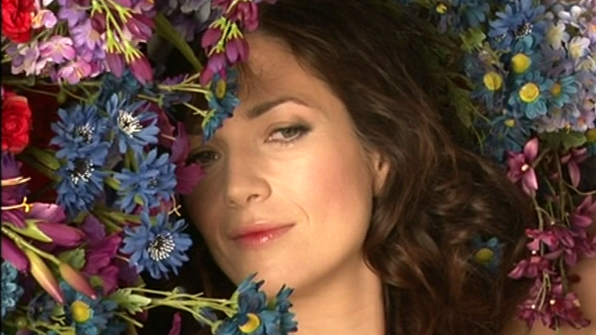 Video VIP zprávy: Tereza Kostková vypadala mezi květinami jako víla