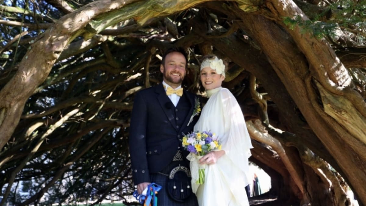 Lisa Grant a Alex Pelling se pečlivě chystají na opravdovou svatbu