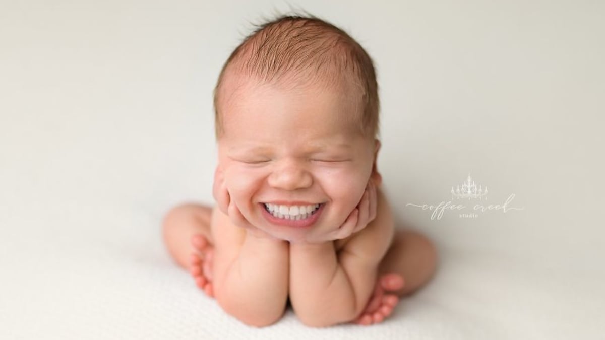 Fotografka pomocí aplikace přidala novorozencům zuby 13