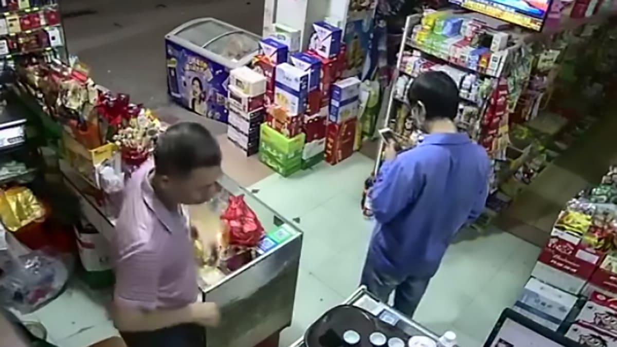 Krádež v čínském obchodě se nepovedla 2