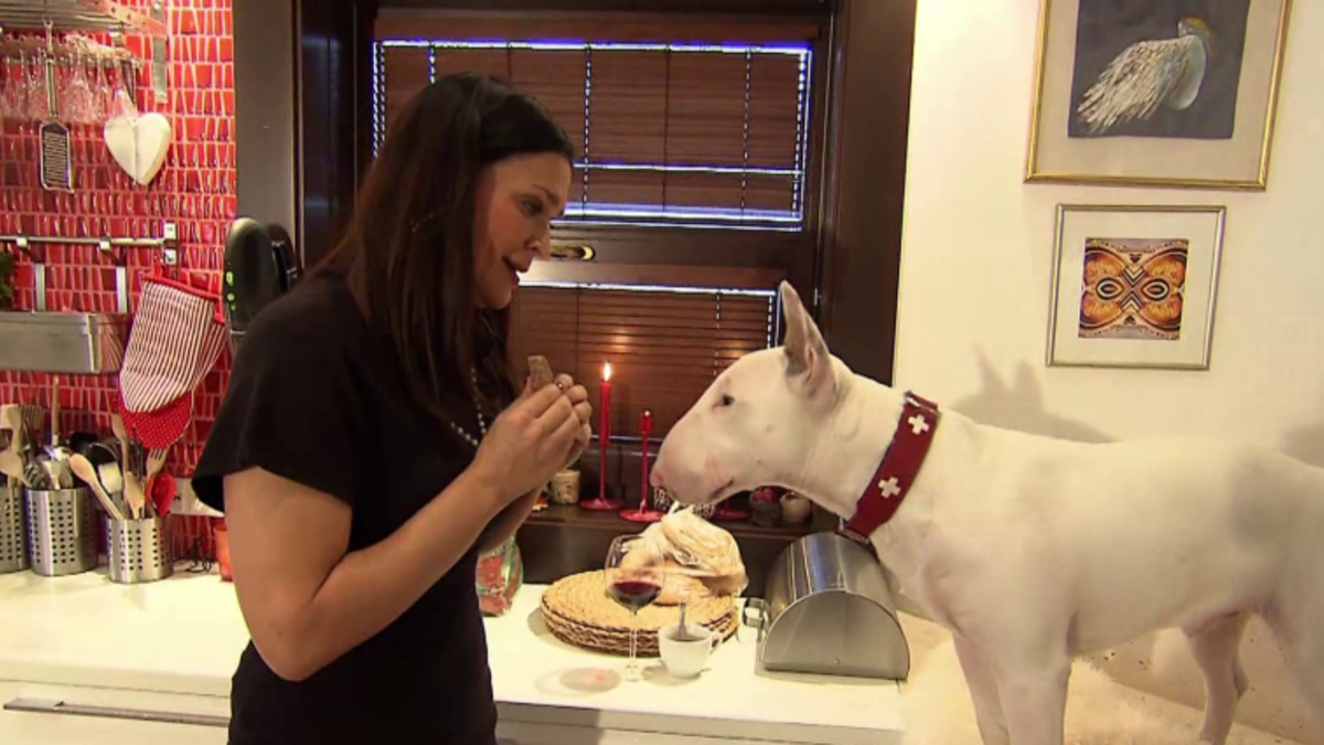 video VIP zprávy: Mahulena Bočanová svého psa Umberta miluje tak, že mu dokonce peče i vlastní cukroví