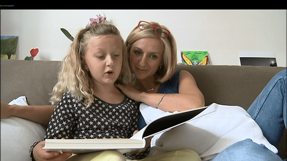 Video VIP zprávy: Terezie Kašparovská vypravuje dceru do školy