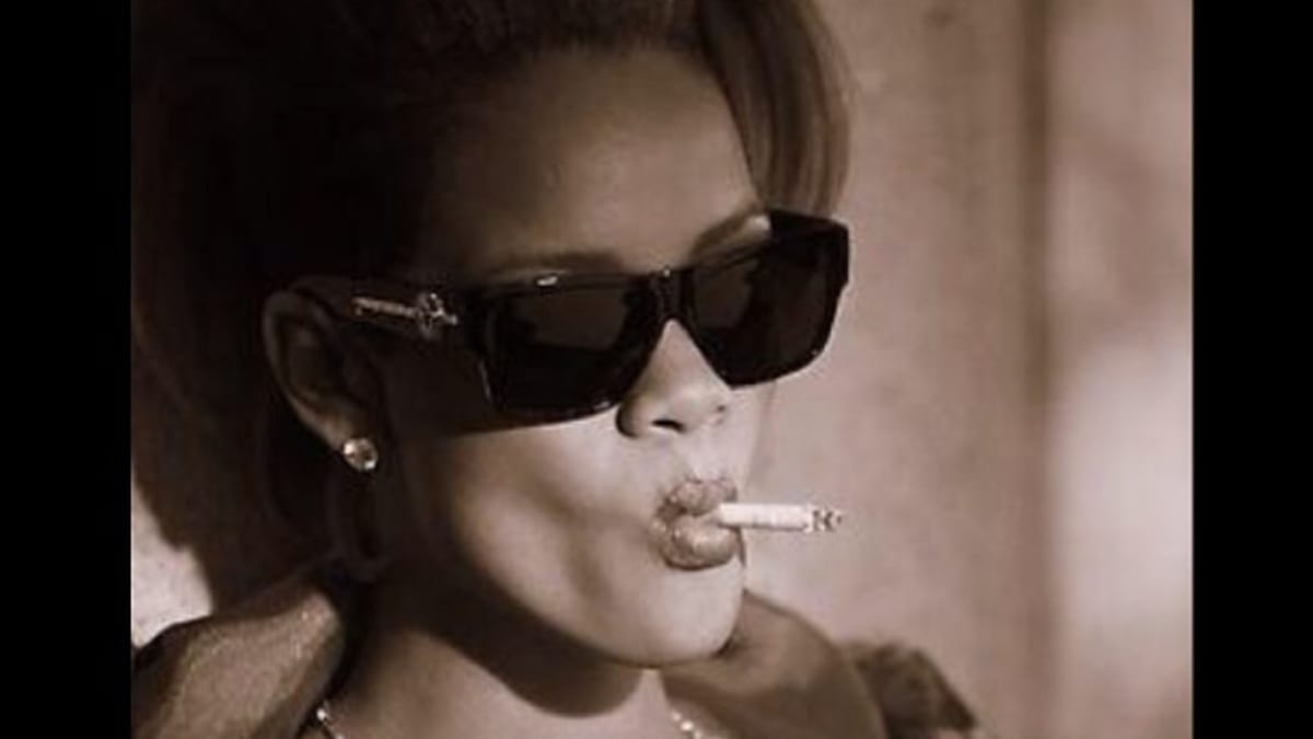 Rihanna kouří nejen cigarety, ale i marihuanu