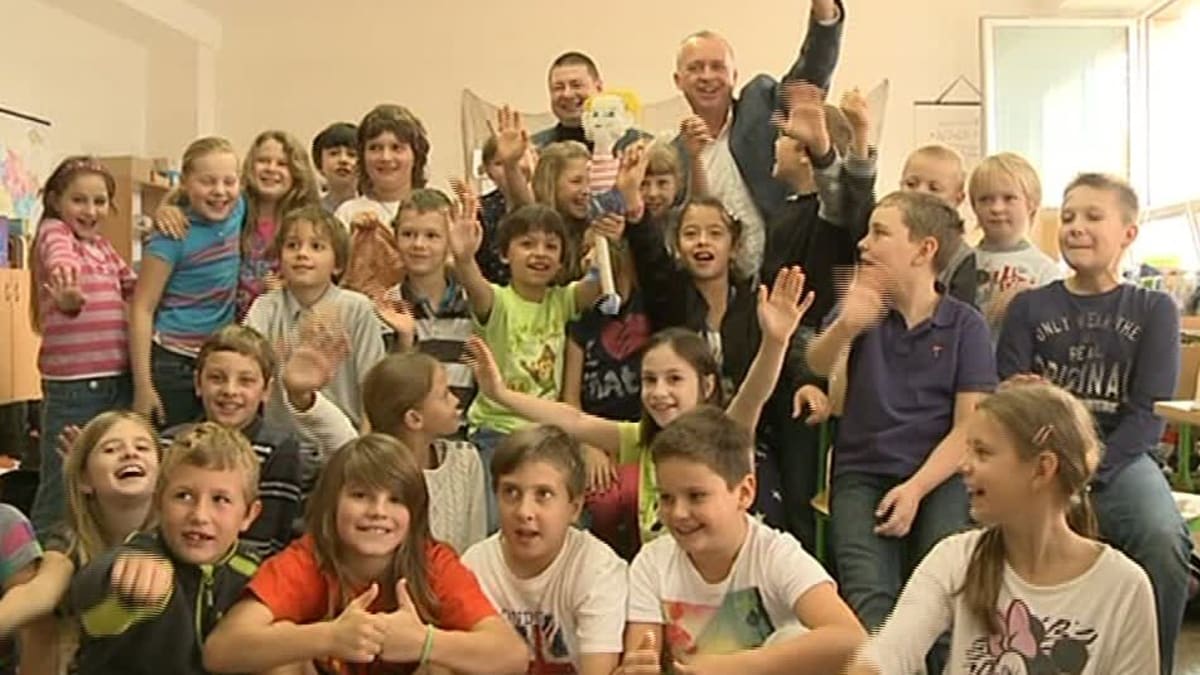 Video VIP zprávy: Děti měly z Karla Voříška opravdu radost