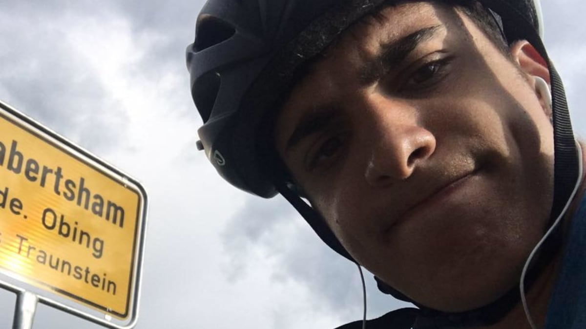 Student ujel na kole tisíce kilometrů, aby se v karanténě připojil k rodině 1