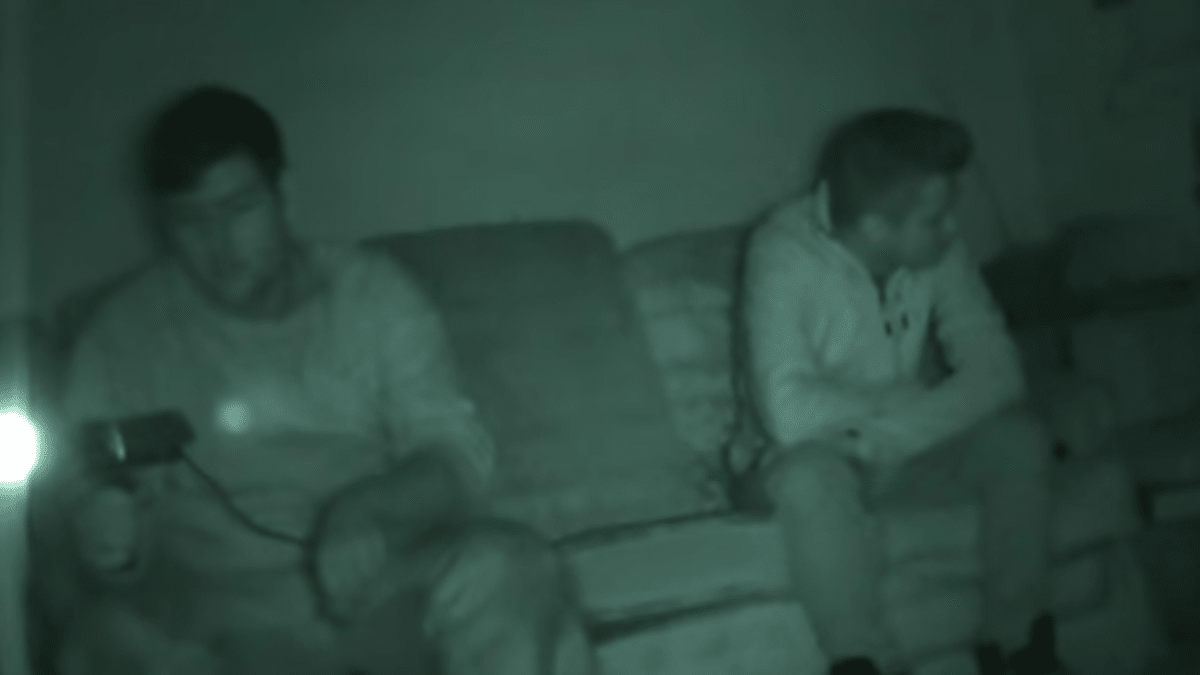 Muži natáčeli ducha ve strašidelném domě