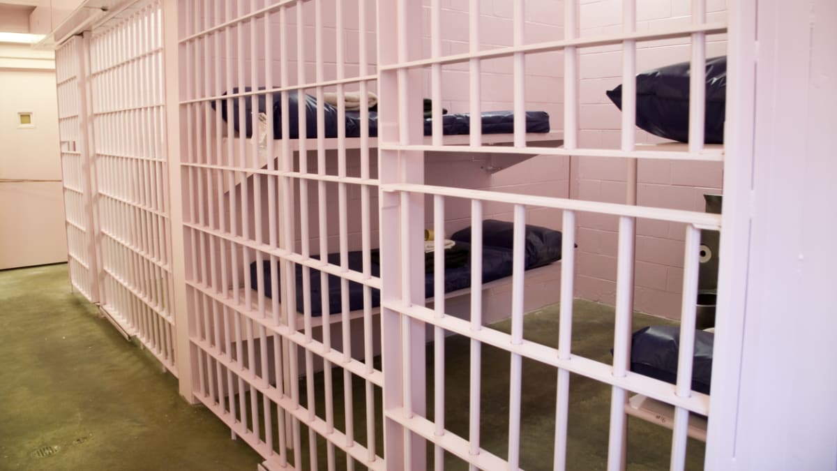 Bývalá zaměstnankyně vězení musí před soud za sexuální styk s trestancem 1