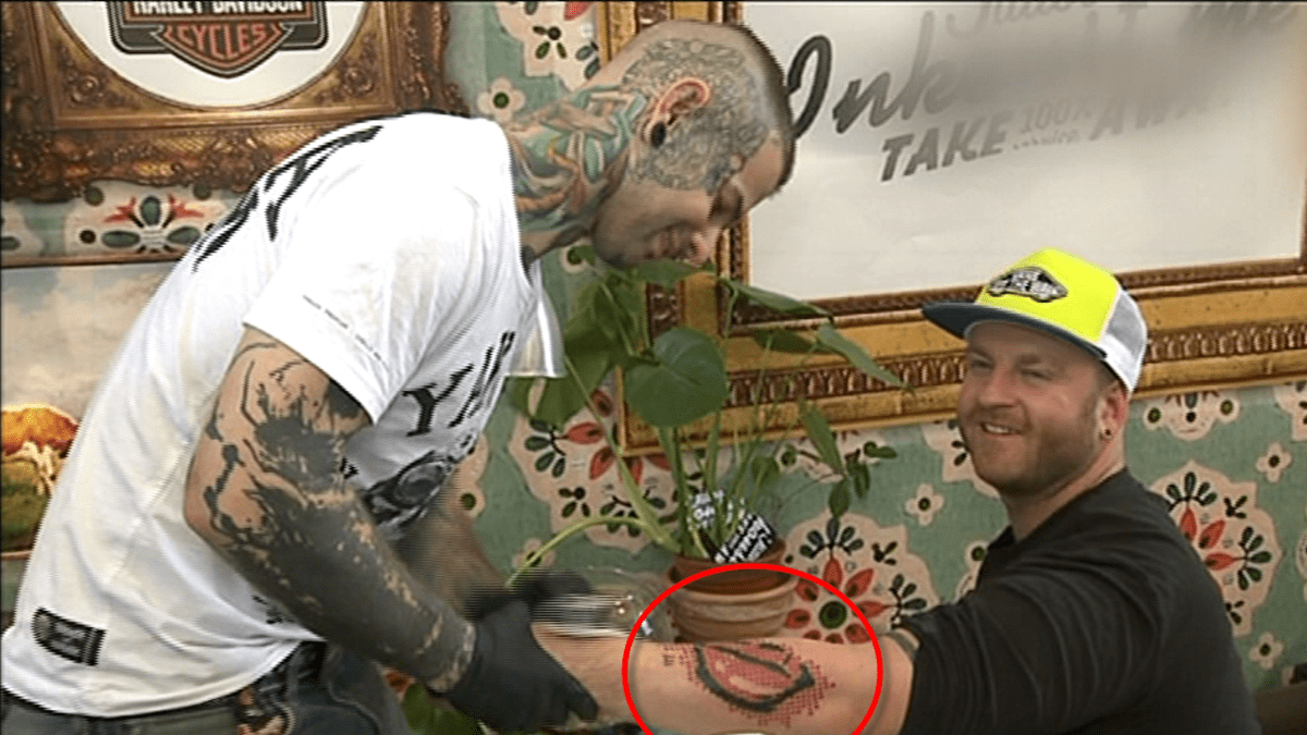 Video VIP zprávy: frontman kapely Edie Stoilow Honza Žampa sbírá tetování