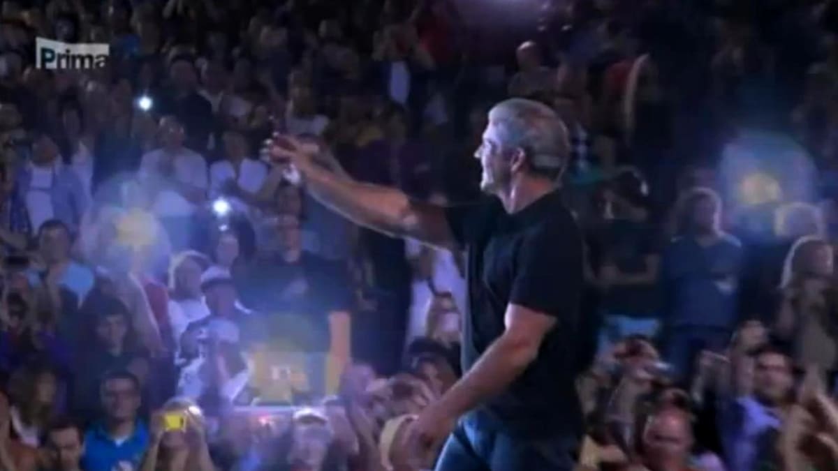 Video VIP zprávy: Mel Gibson si natáčel fanoušky na video...