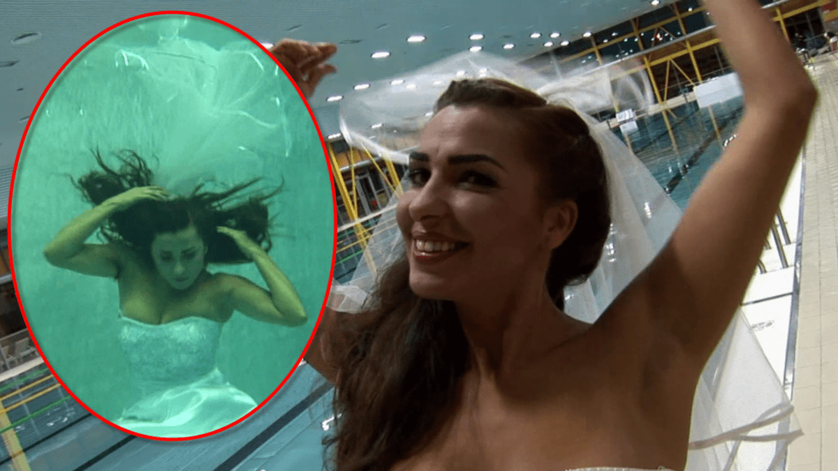 Anife Vyskočilová hupla ve svatebních šatech do bazénu