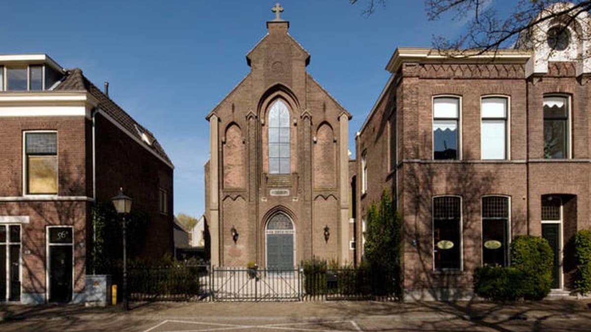 Neuvěřitelná rekonstrukce: Moderní bydlení ve starém kostele  - Obrázek 2