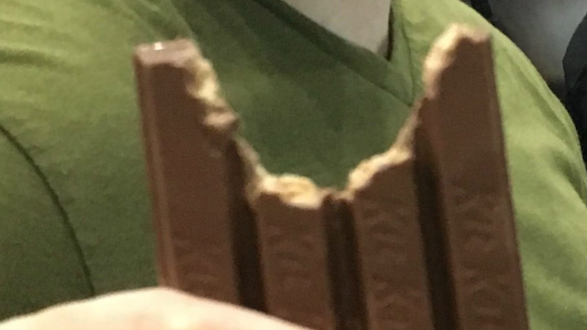 Špatný způsob jak jíst KitKat 2
