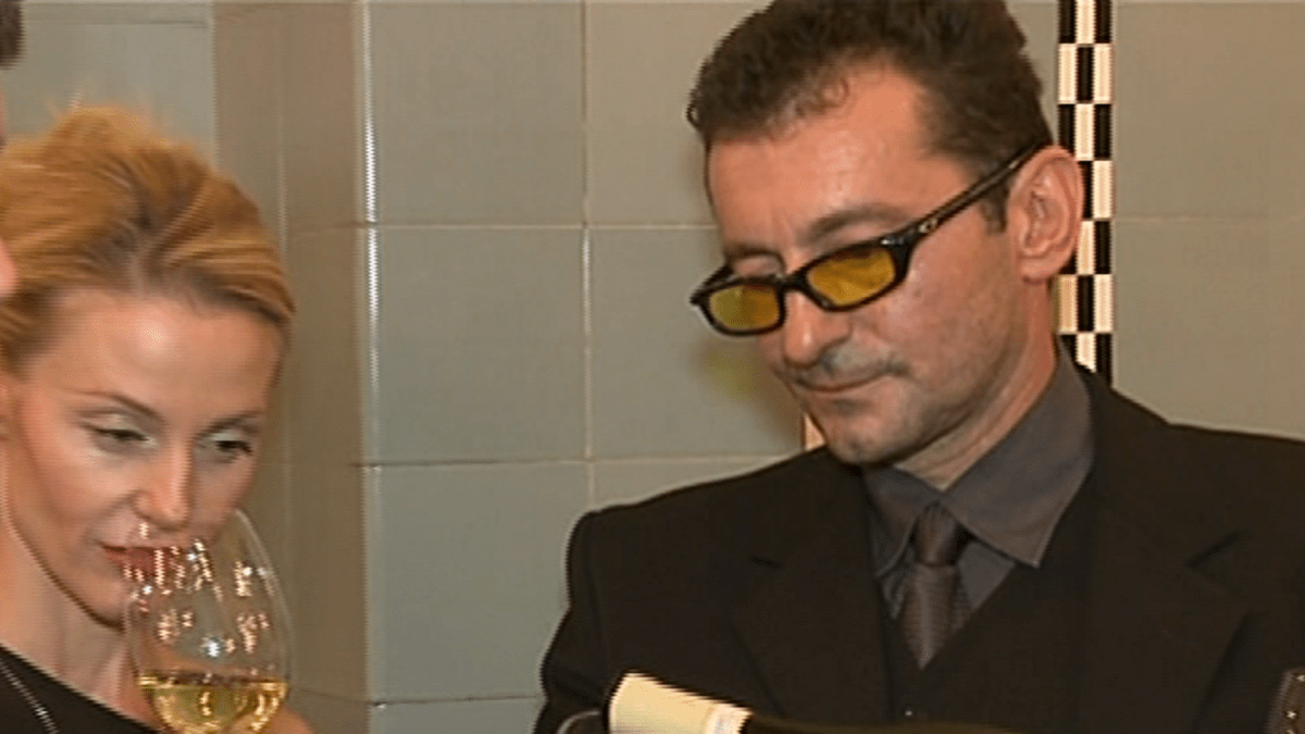 Video VIP zprávy: Herec Ondřej Vetchý se svou partnerkou tentokrát ochutani bílé víno
