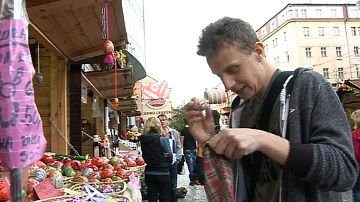 Video VIP zprávy: Kouzelník Richard Nedvěd to roztáčel na velikonočním tržišti. Podívejte se!