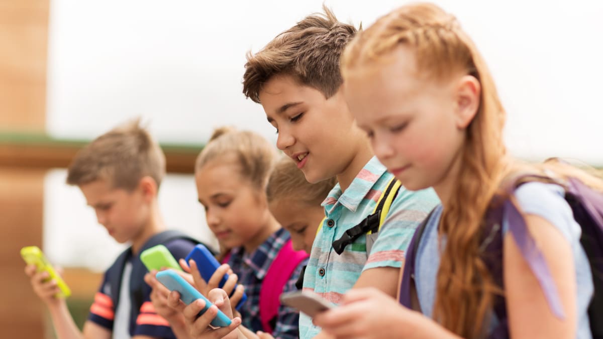 Ve Francii zakázali dětem ve škole chytré telefony a tablety 2