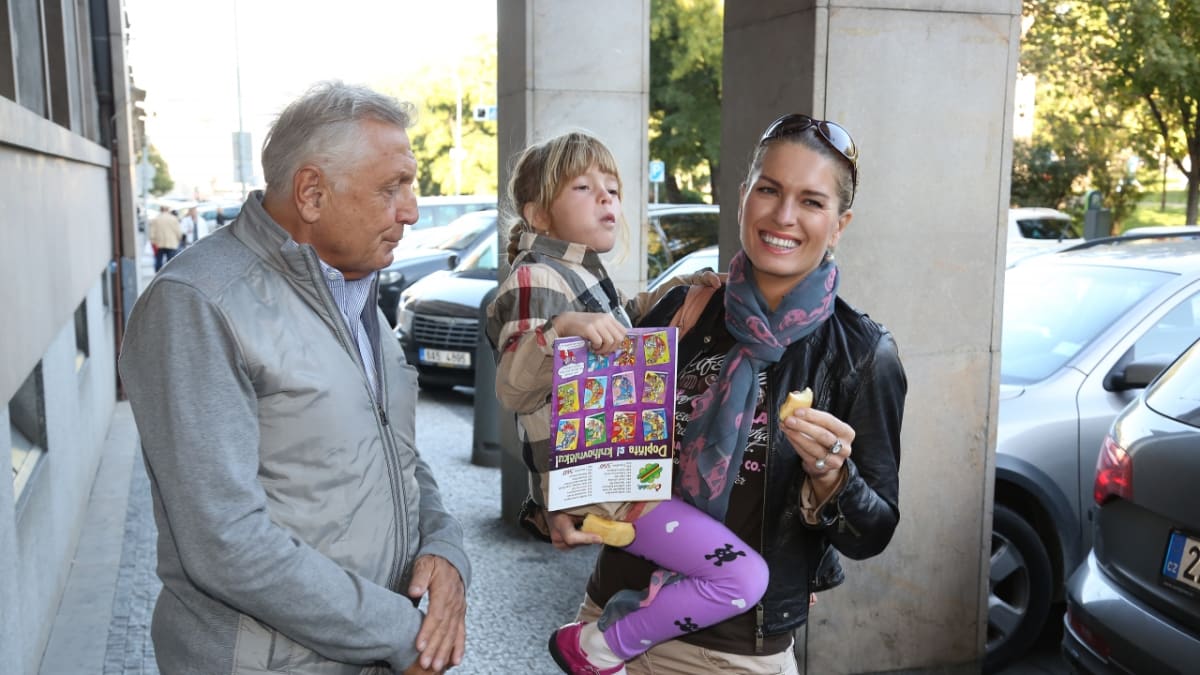 Olga a Jiří Menzelovi s dcerou Aničkou jsou spokojená rodina