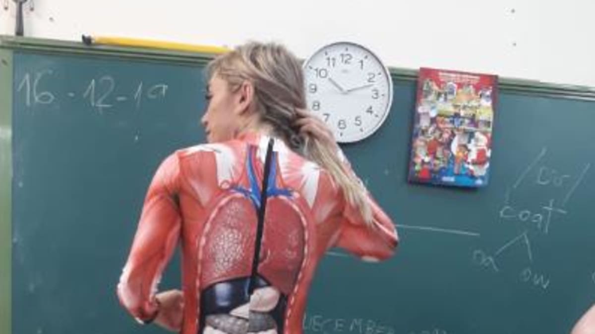 Učitelka si na sebe vzala zvláštní kostým 2
