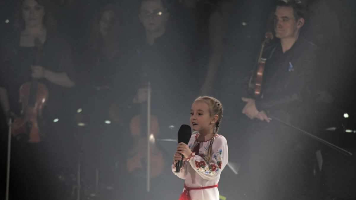 Zpívající ukrajinská holčička znovu dojala internet 1