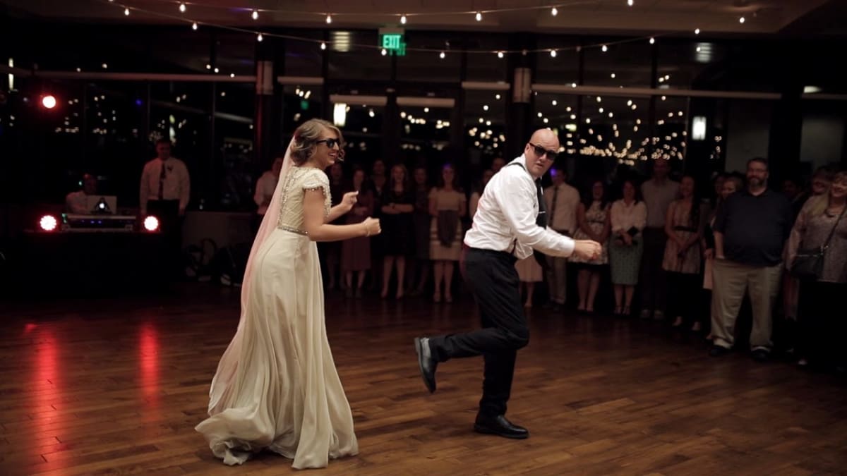 Na tento svatební tanec nevěsty s tatínkem jen tak nezapomenete