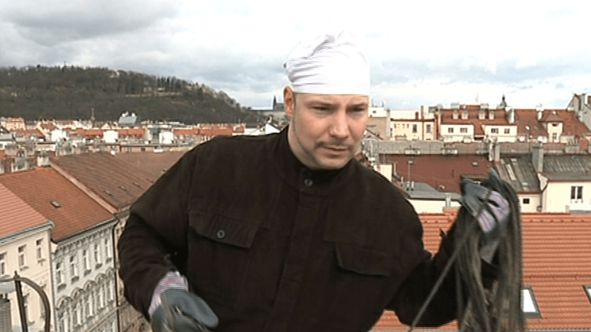 Video VIP zprávy: Zpěvák Bohuš Matuš byl původně kominíkem. Teď si na svou původní profesi zavzpomínal