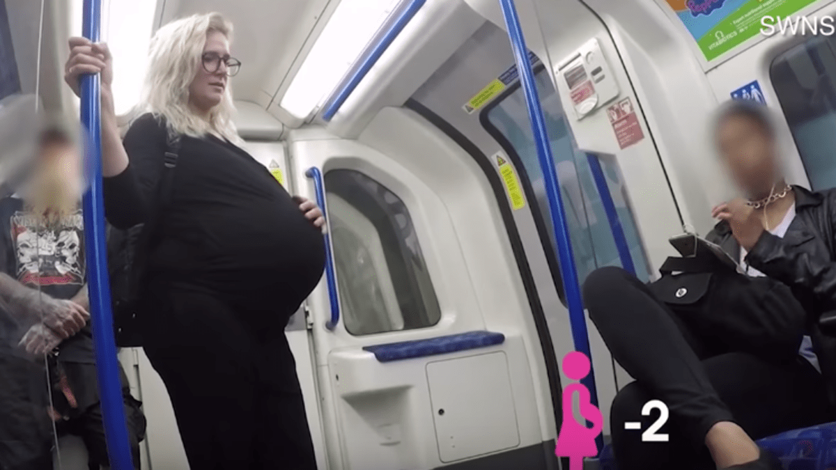 Těhotná žena v metru 1