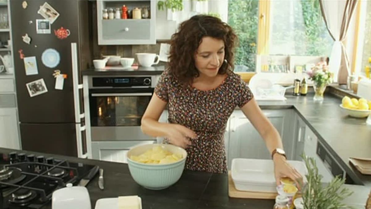 Video VIP zprávy: Kuchařka Karolína není sice profesionálka, ale vaří fantasticky - podle starých receptů!
