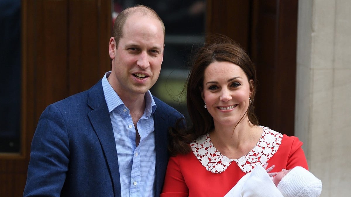 Kate Middleton po porodu svého třetího potomka, prince Louise.