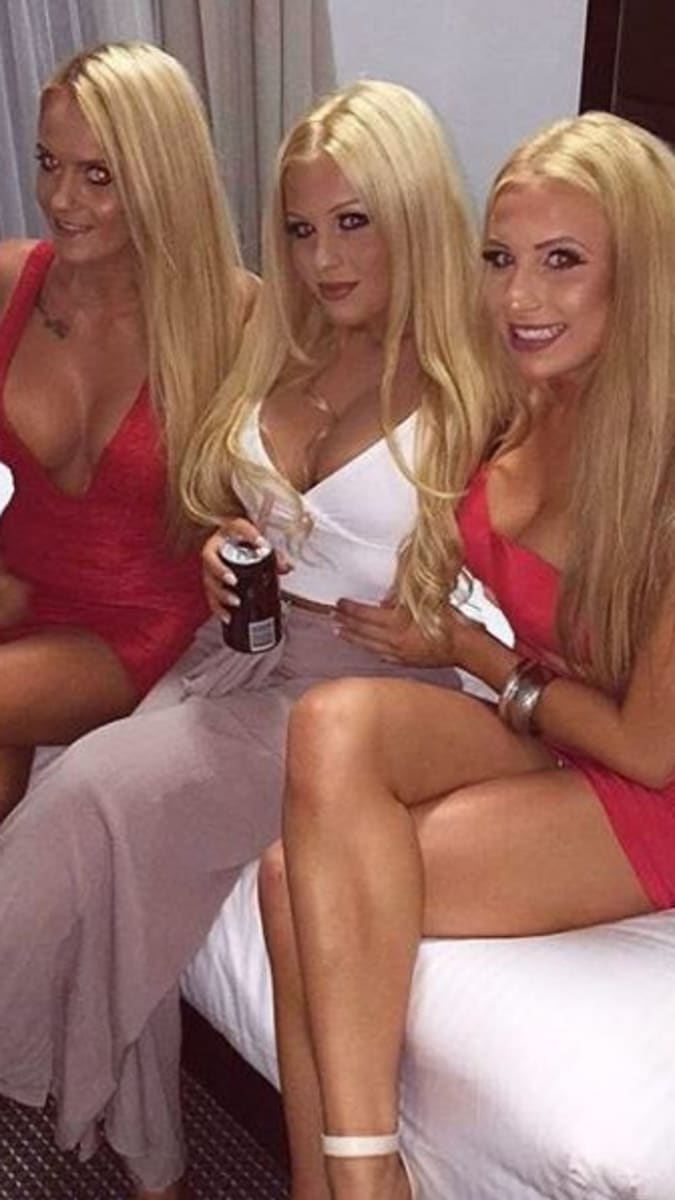 Která z těchto tří blondýnek je matkou ostatních dvou?