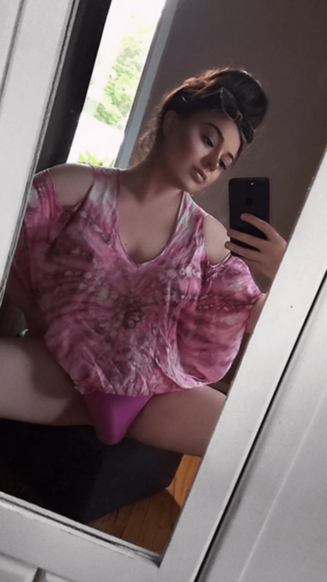Transsexuálka zveřejnila fotku s vybouleným rozkrokem 2