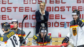 Trapas slovenské novinářky! Svojí hloupou otázkou urazila krásnou trenérku německých hokejistů na mistrovství světa