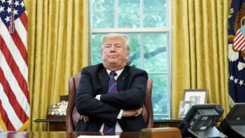 GALERIE: Vzkaz Donalda Trumpa novému prezidentovi rozpoutal vtipnou photoshopovou bitvu. Který je nejlepší?