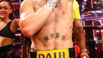 FOTO: Jake Paul údajně ví, proč se McGregor chtěl na cenách MTV prát. Kvůli čemu došlo k útoku na rappera Machine Gun Kellyho?