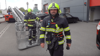 VIDEO: Youtuber Pedro si na jeden den vyzkoušel, jaké to je být hasičem. Nebyla to osudová chyba?