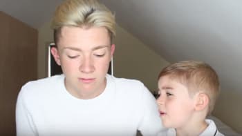 VIDEO: Youtuber přiznal 5letému bratrovi, že je GAY! Tohle dojemné video vám vykouzlí úsměv