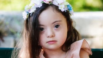 GALERIE: 4letá dívka s Downovým syndromem pózuje jako modelka. Její odvaha dobývá internet!