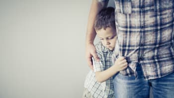 Neočkovaný otec se nesmí stýkat se synem, rozhodl soud. Zkrátit odloučení může jen vakcinace